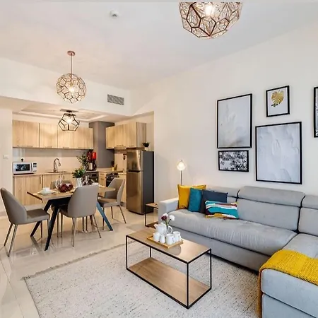 Mount10 Luxury Apartment *